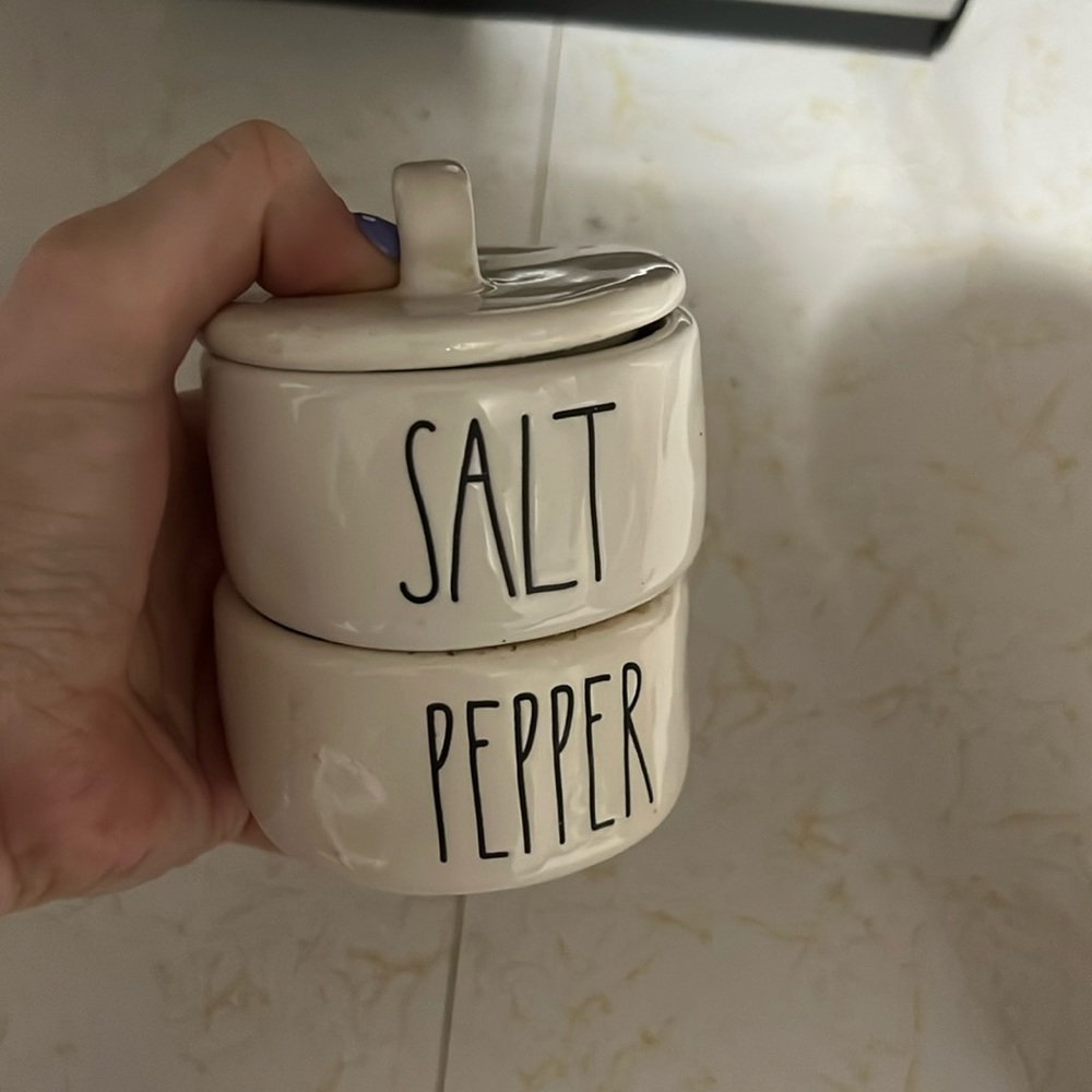 Rae Dunn salt and pepper holder